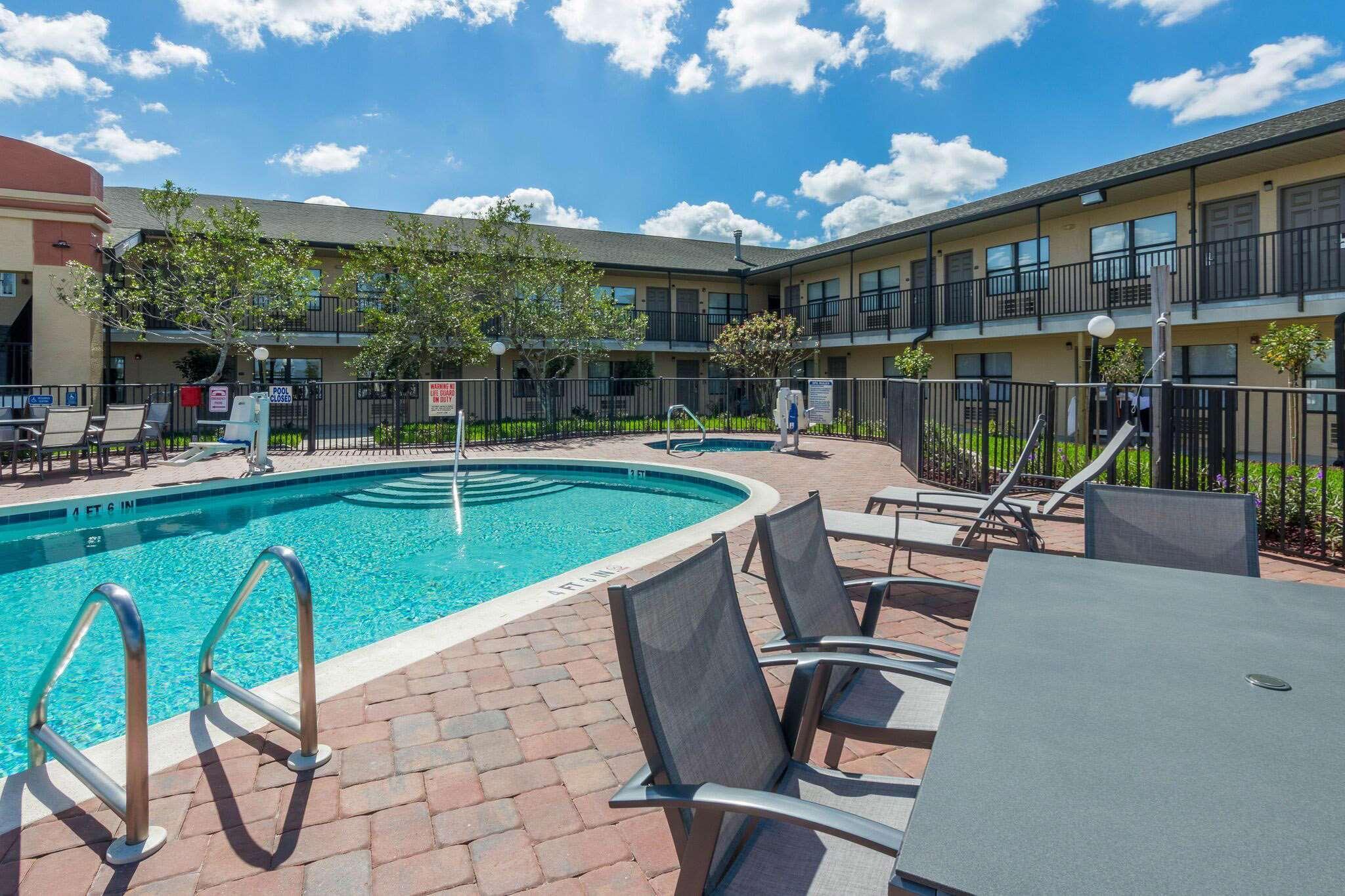 Baymont By Wyndham Punta Gorda/Port Charlotte Hotel Exterior foto