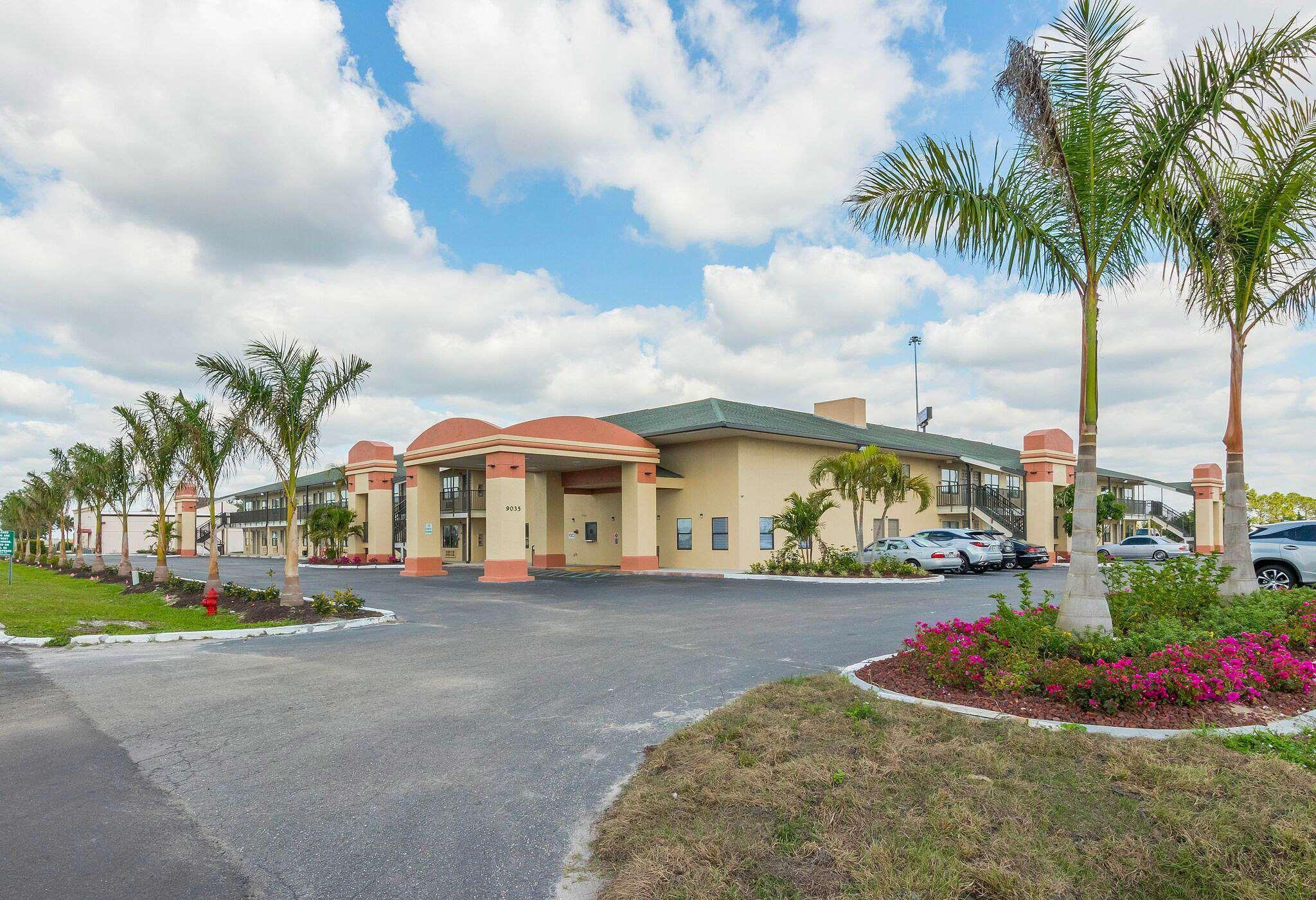 Baymont By Wyndham Punta Gorda/Port Charlotte Hotel Exterior foto