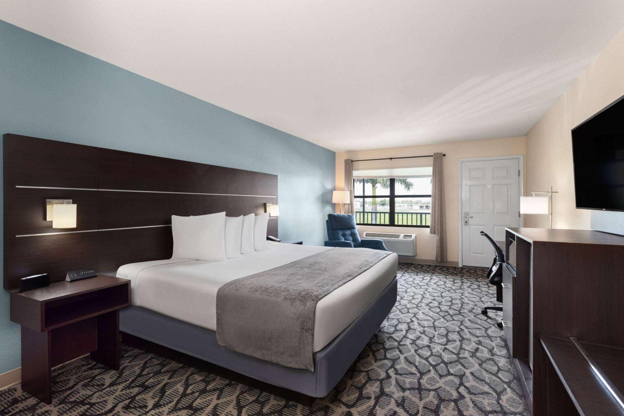 Baymont By Wyndham Punta Gorda/Port Charlotte Hotel Exterior foto