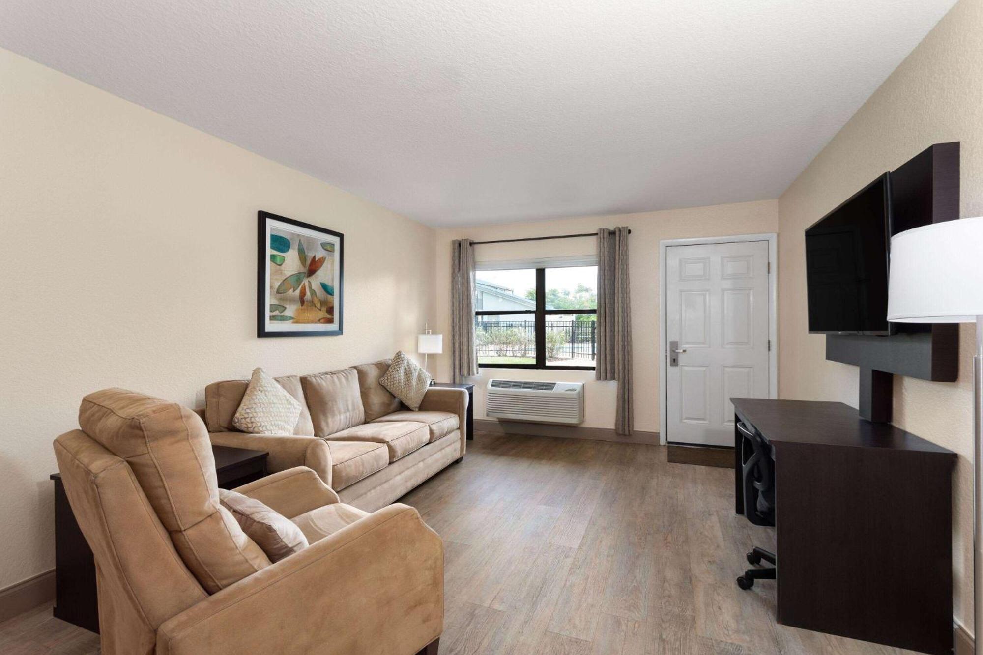 Baymont By Wyndham Punta Gorda/Port Charlotte Hotel Exterior foto