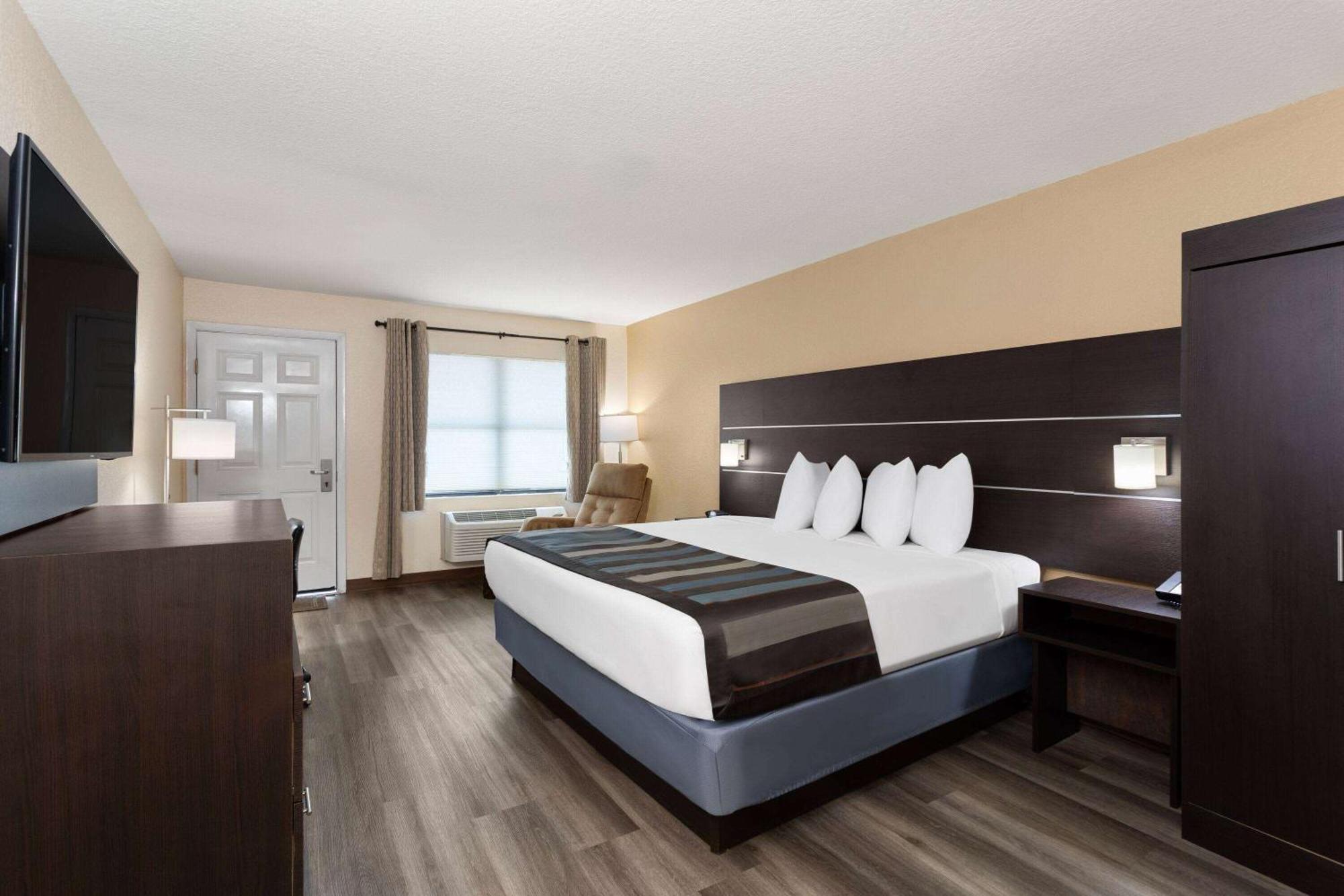 Baymont By Wyndham Punta Gorda/Port Charlotte Hotel Exterior foto