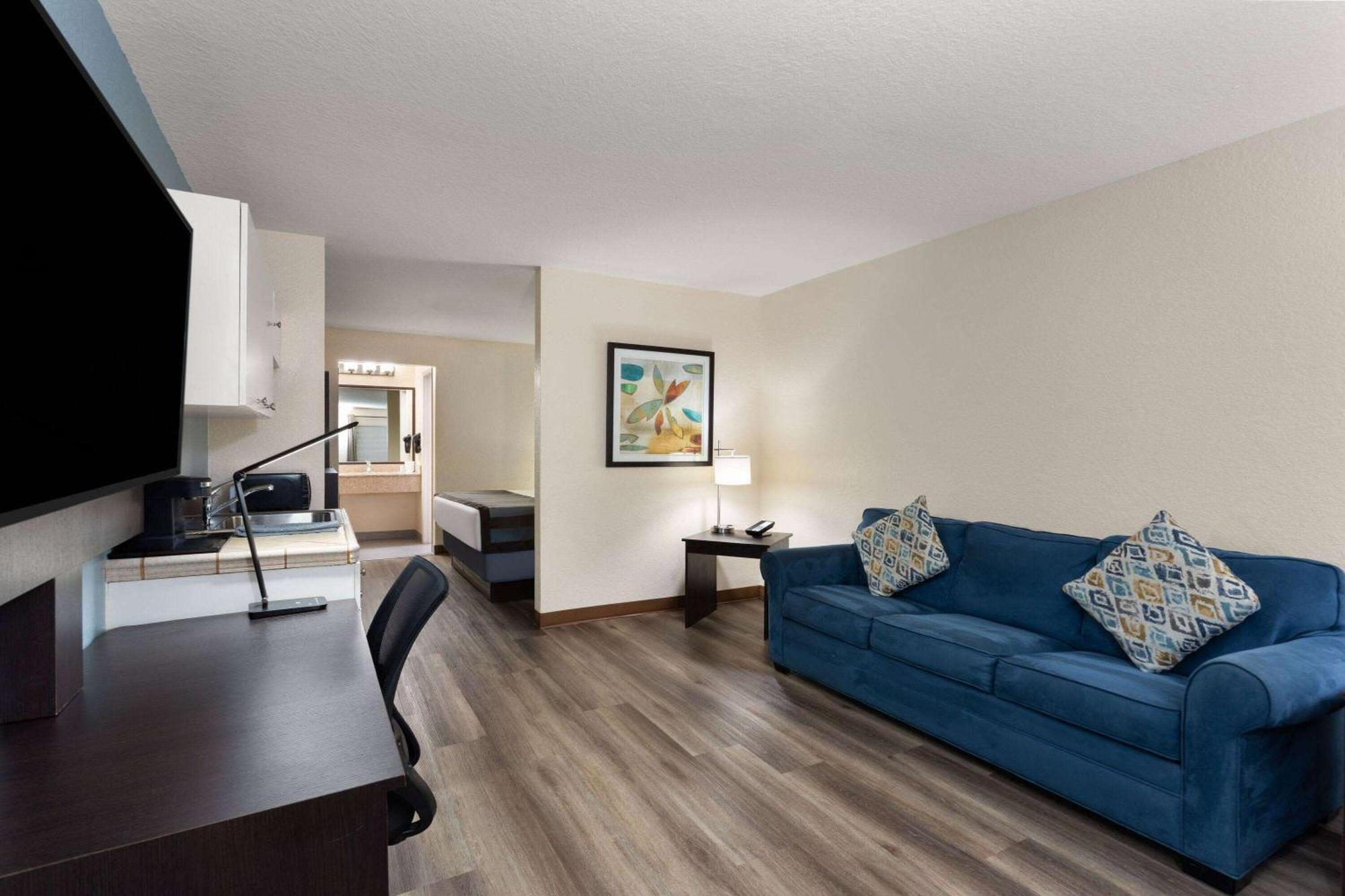 Baymont By Wyndham Punta Gorda/Port Charlotte Hotel Exterior foto