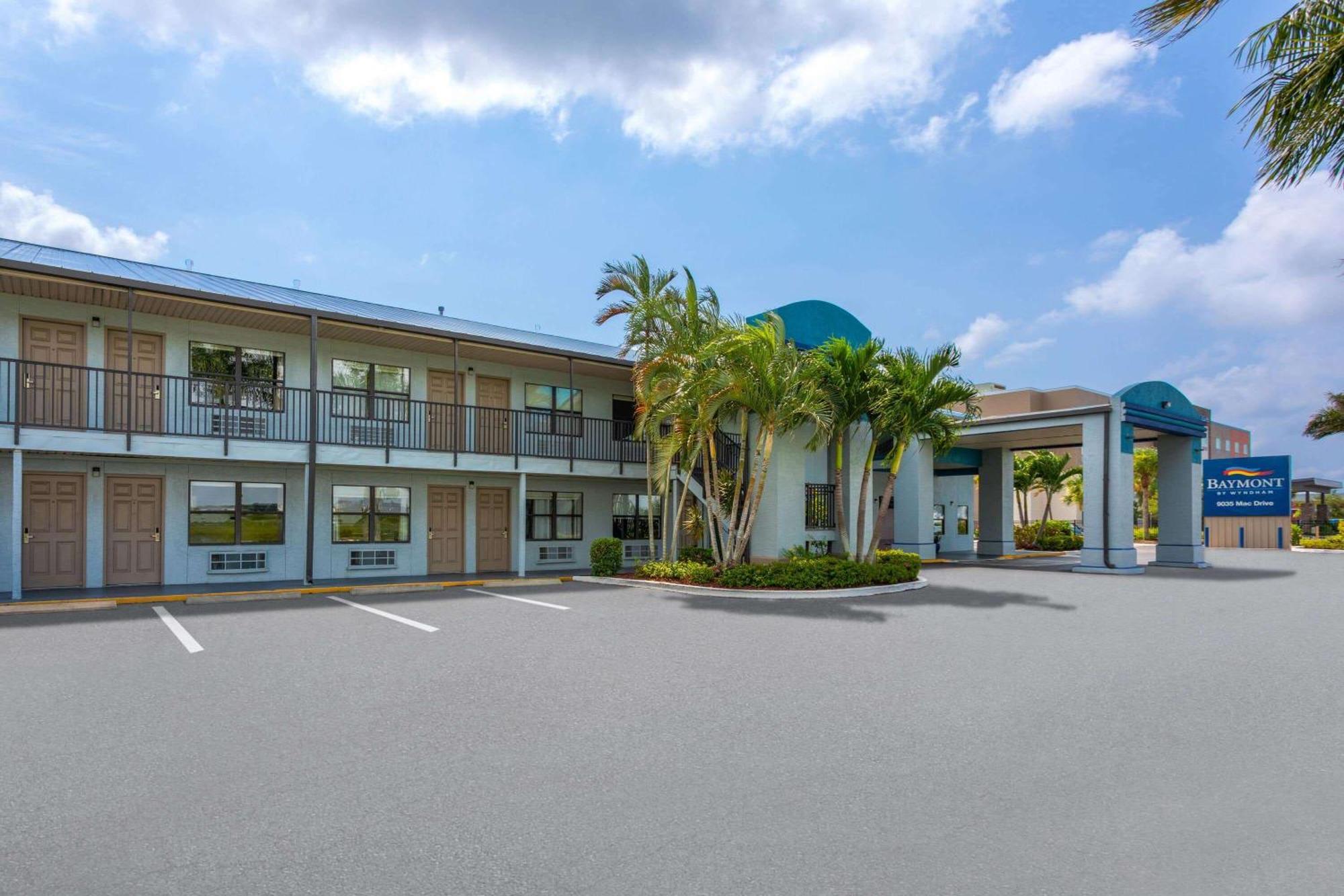 Baymont By Wyndham Punta Gorda/Port Charlotte Hotel Exterior foto