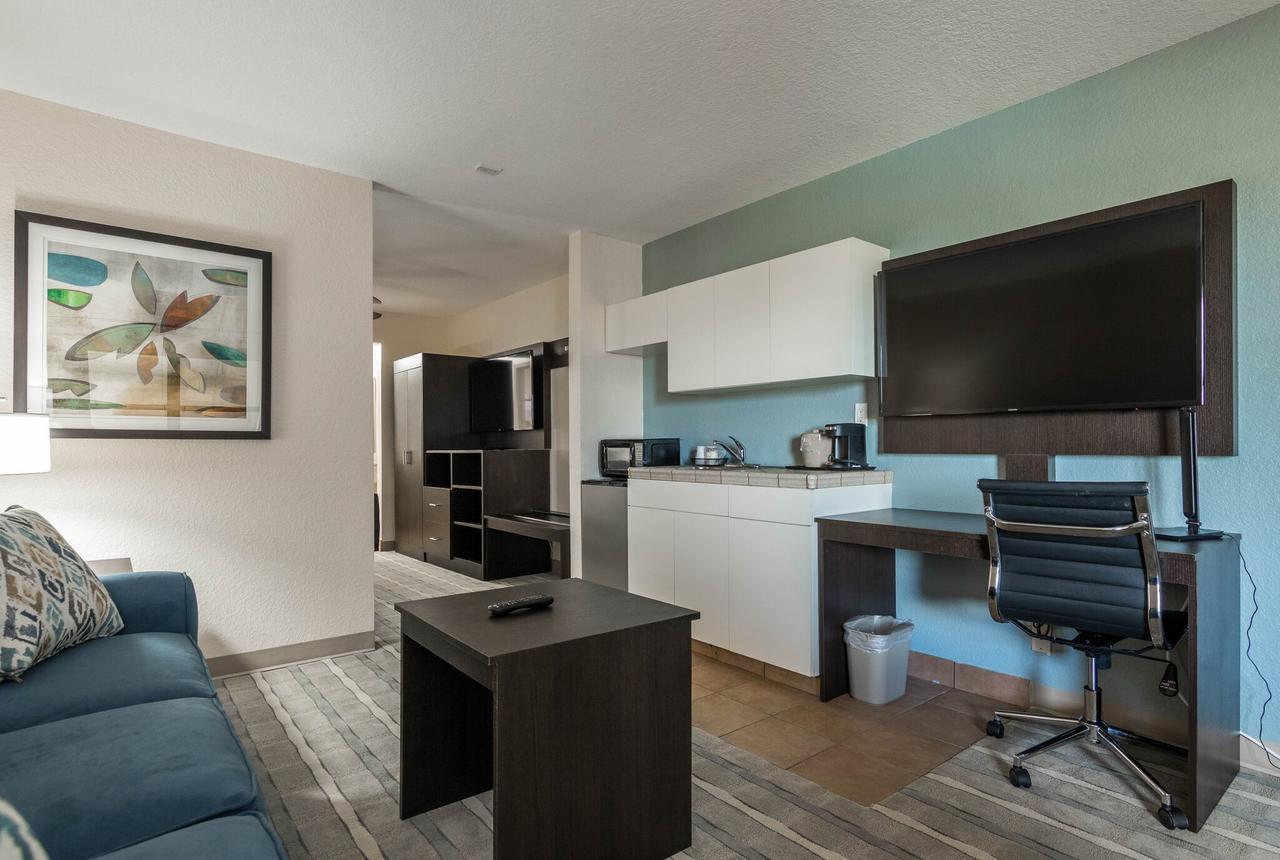 Baymont By Wyndham Punta Gorda/Port Charlotte Hotel Exterior foto