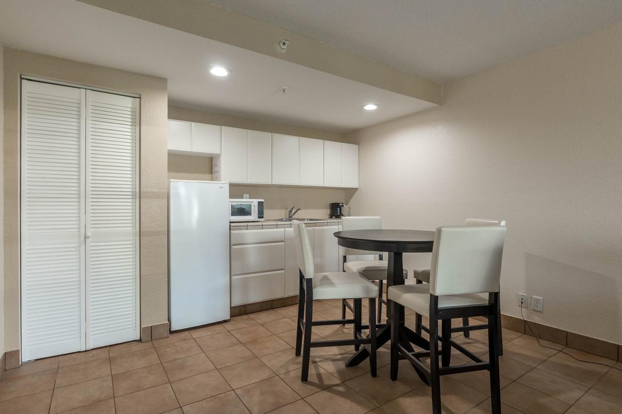 Baymont By Wyndham Punta Gorda/Port Charlotte Hotel Exterior foto