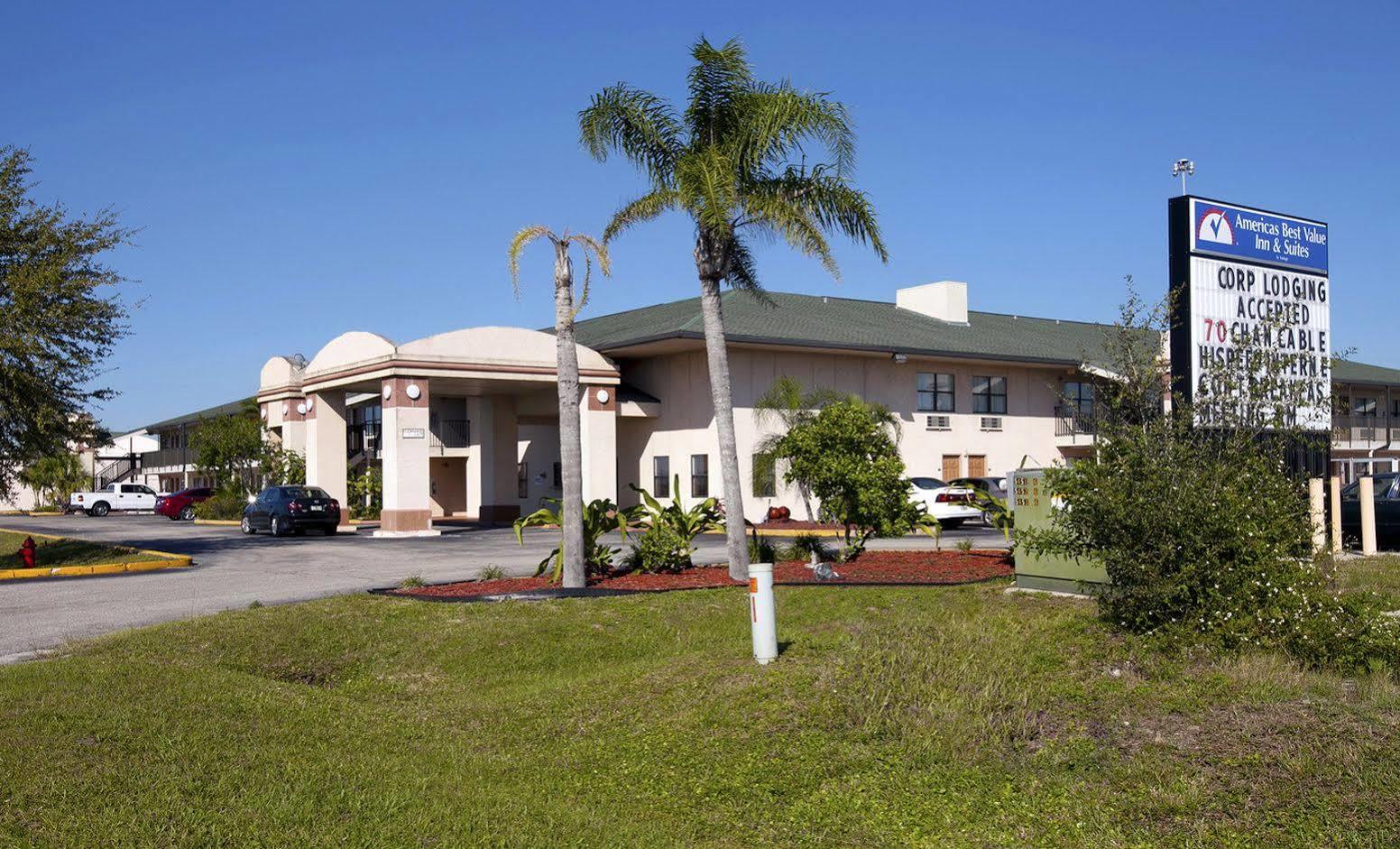 Baymont By Wyndham Punta Gorda/Port Charlotte Hotel Exterior foto
