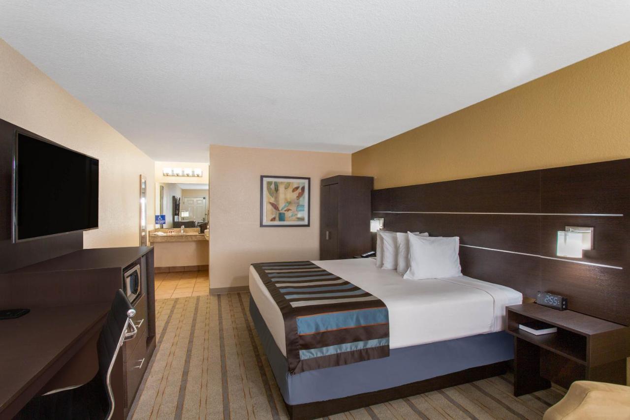 Baymont By Wyndham Punta Gorda/Port Charlotte Hotel Exterior foto